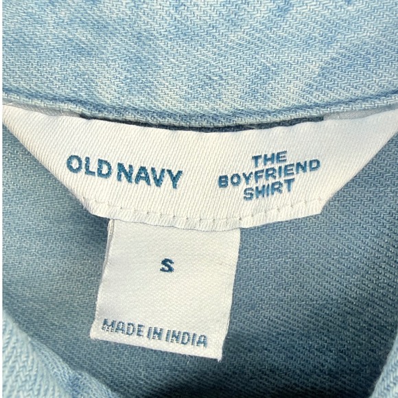 A6 Old Navy Boyfriend Denim Shirt Oversized Boxy Light Wash Button Up Cotton - Picture 2 of 8